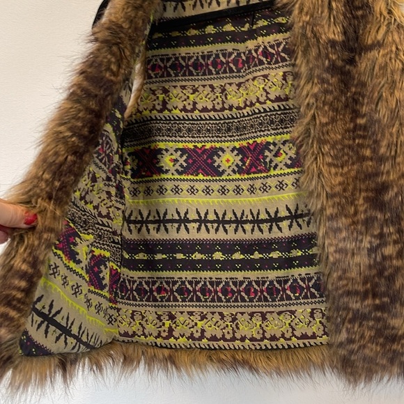 Mossimo Faux Fur Open Front Vest - Brown, Women’s Size S/P - Picture 3 of 8